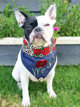 Load image into Gallery viewer, Daisy is wearing a size medium