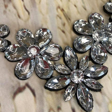 Load image into Gallery viewer, Flower Bling Tie-on Collar
