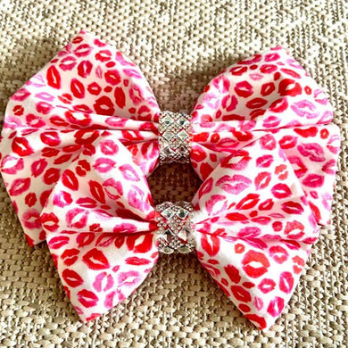 Mega bow and medium bow